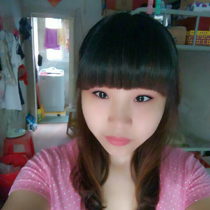 黄依蓉