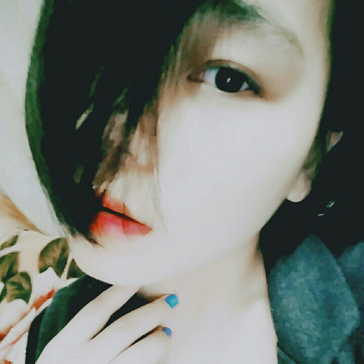 系着马尾的女汉子