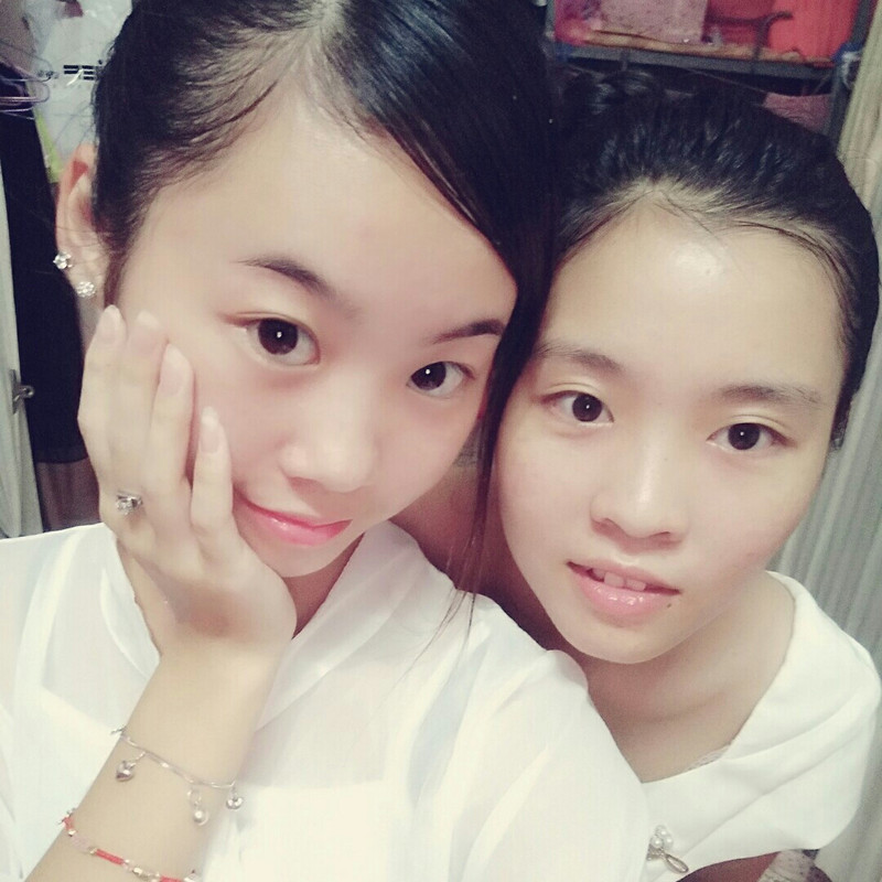 A   不愛红妆爱素顔