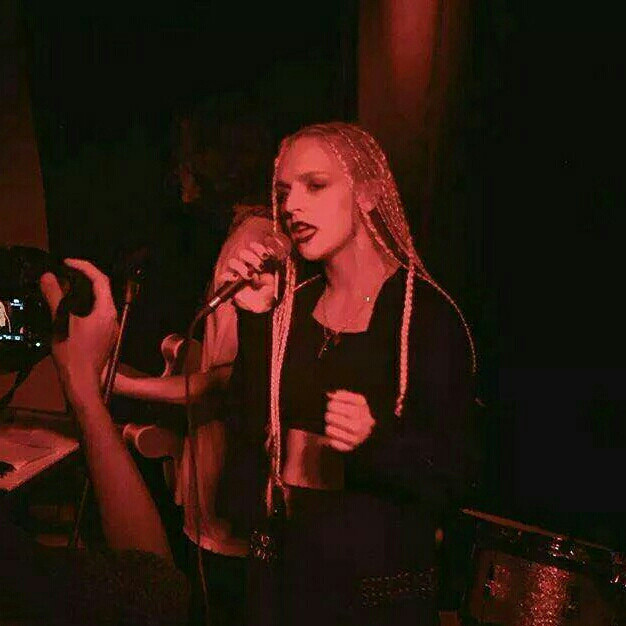 Dr.
