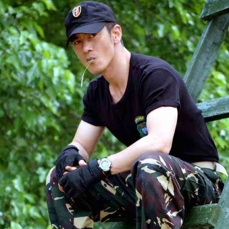 我爱的人有最美的侧脸