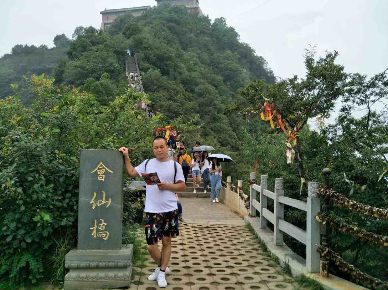 那抹忧伤属于谁☂