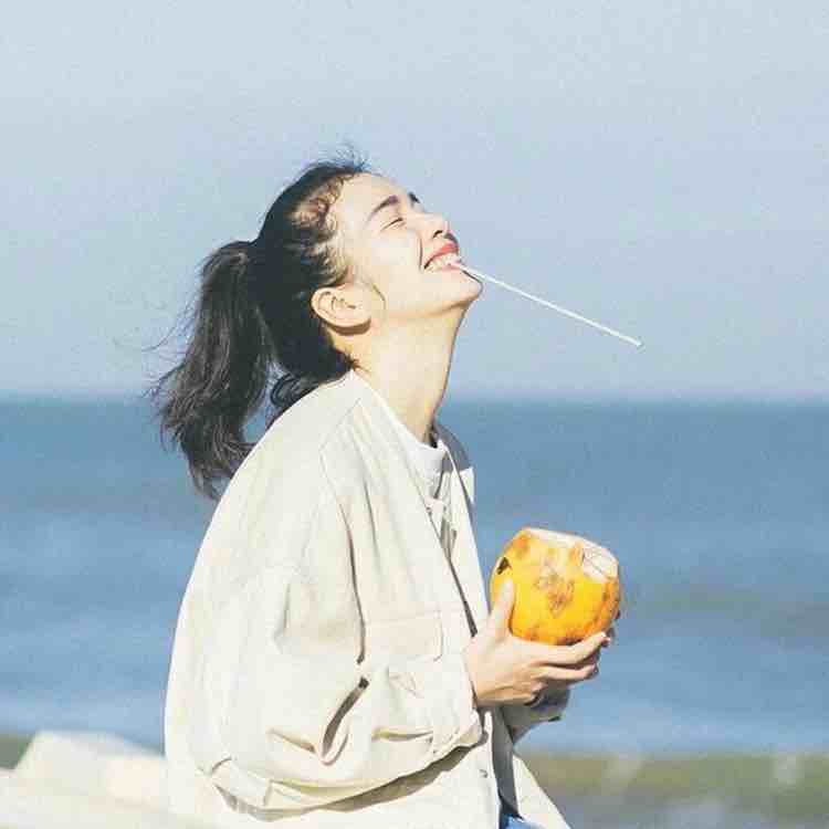 自嘲自闹自疯癫。