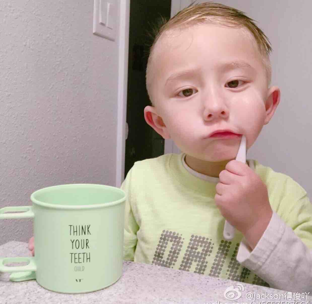 AAAA  张尼尼