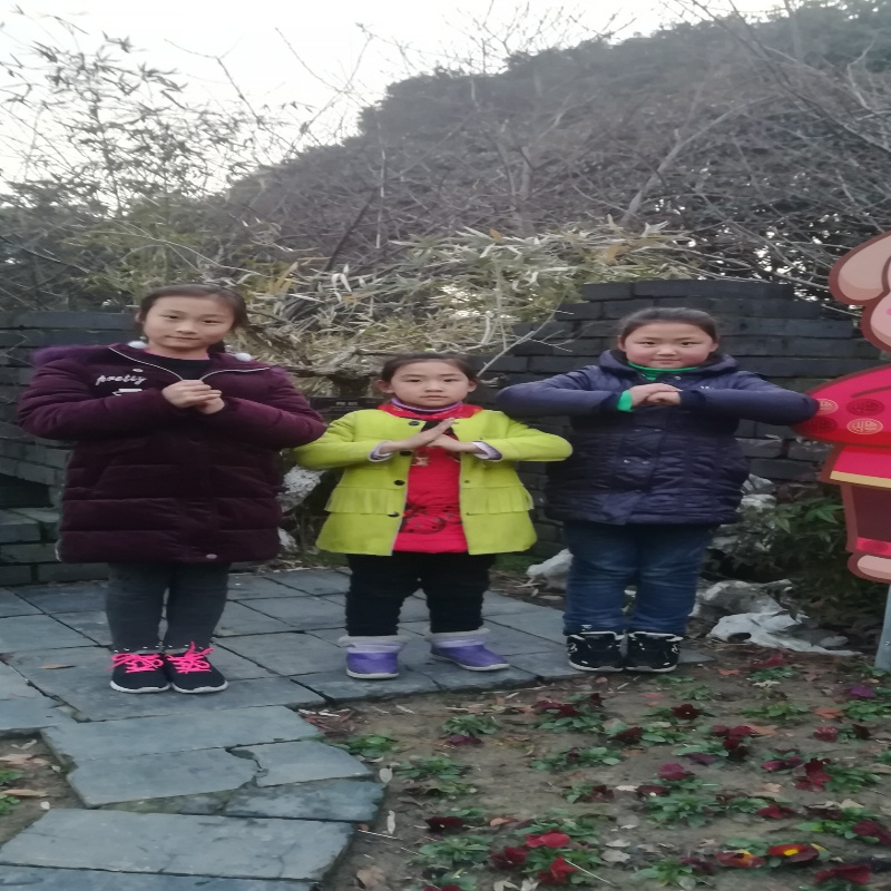@小**