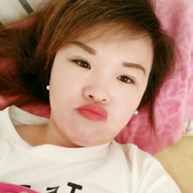 低头吻你唇