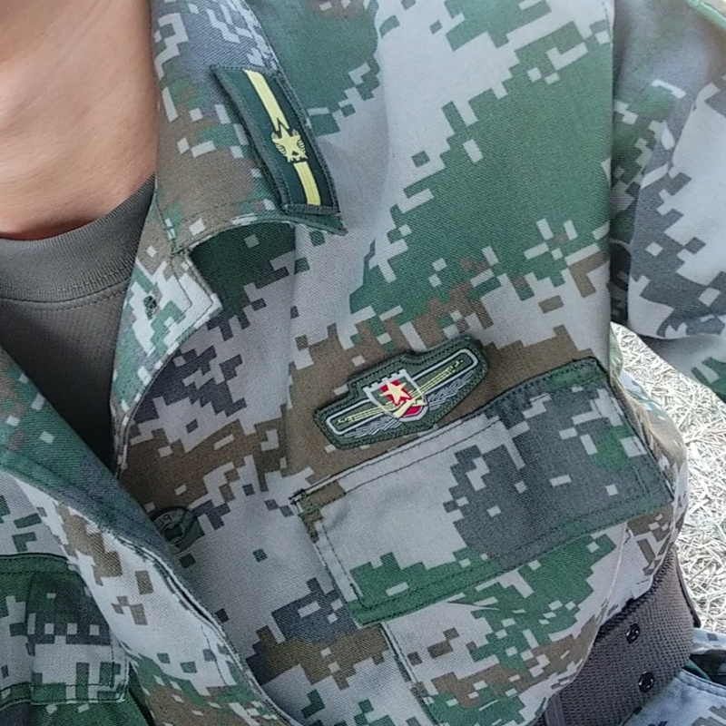李炜炜同学