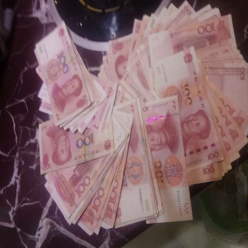 爱听有声小说。