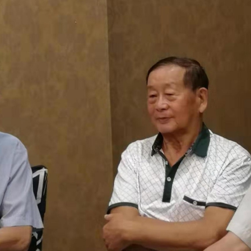 爱听老人