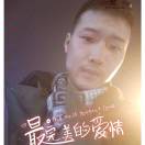 迎着风在阳光下奔跑
