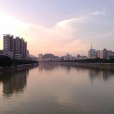 清风拂面，阳光正好