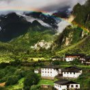 何妨吟啸且徐行