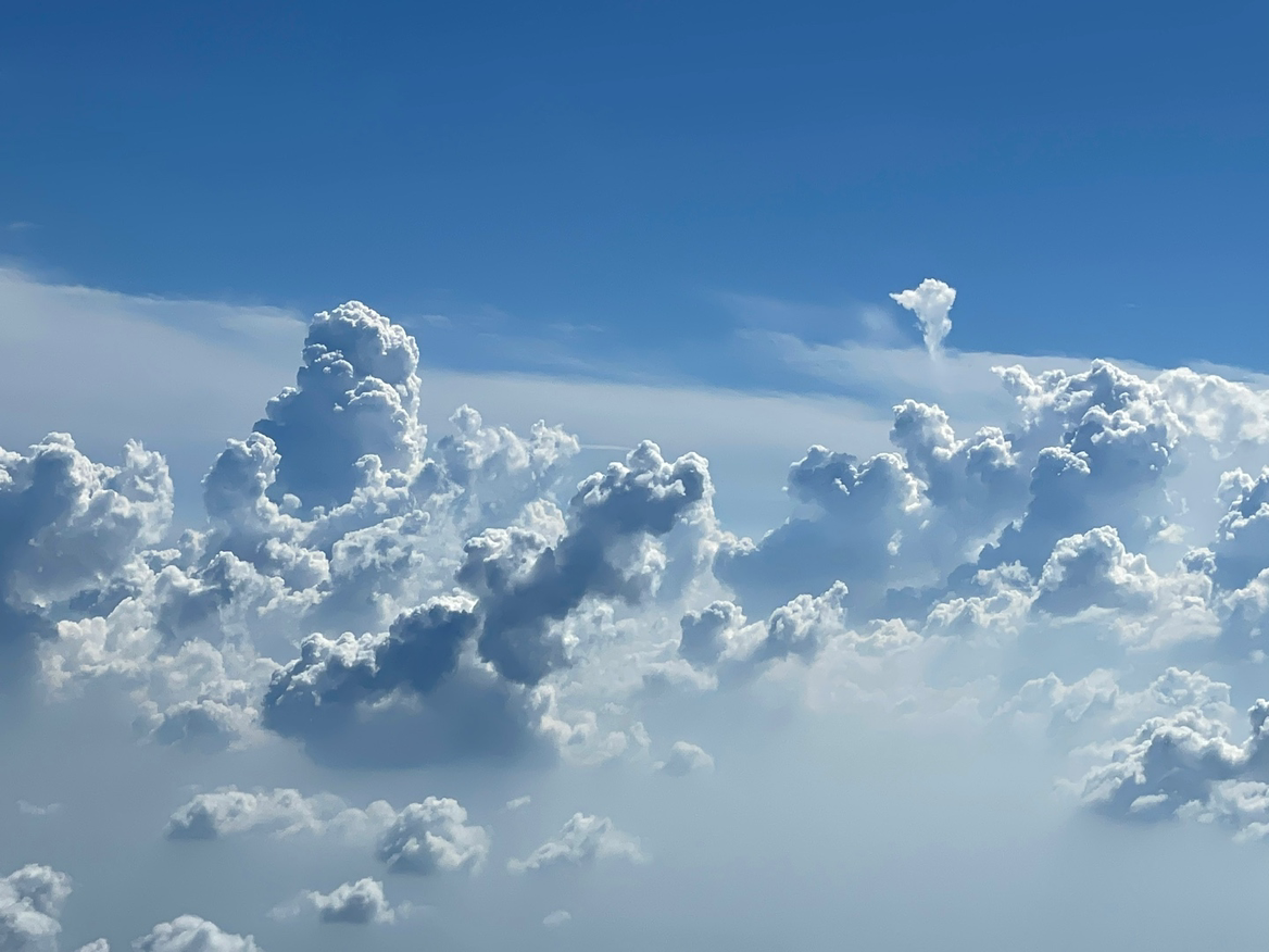 170刻度的天边云