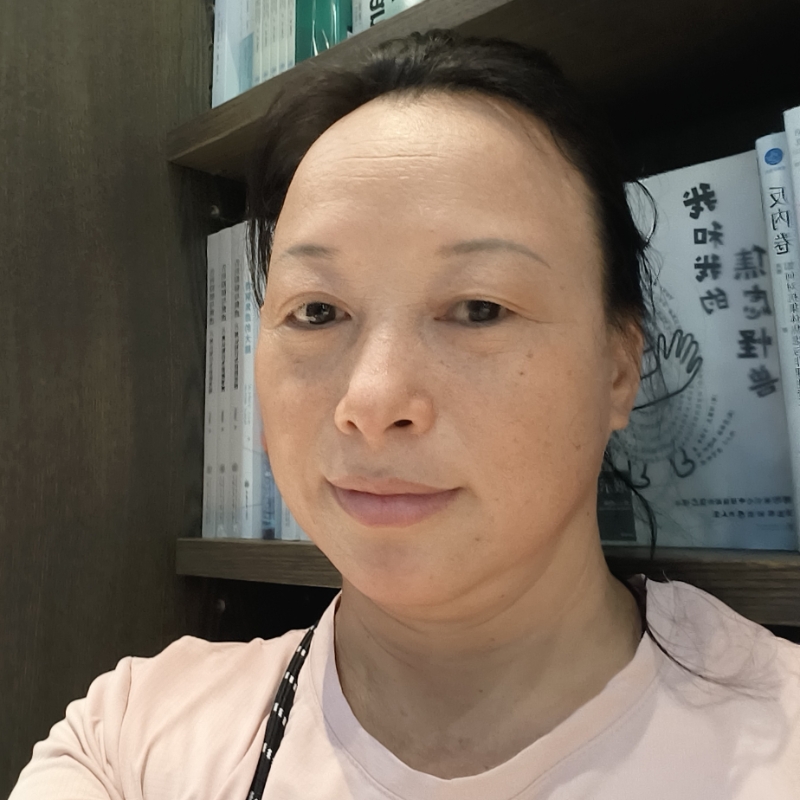 暖光漫过掌心纹