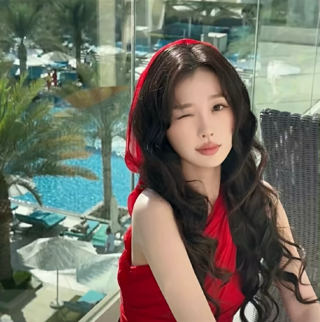 虞爱吃石榴Esther