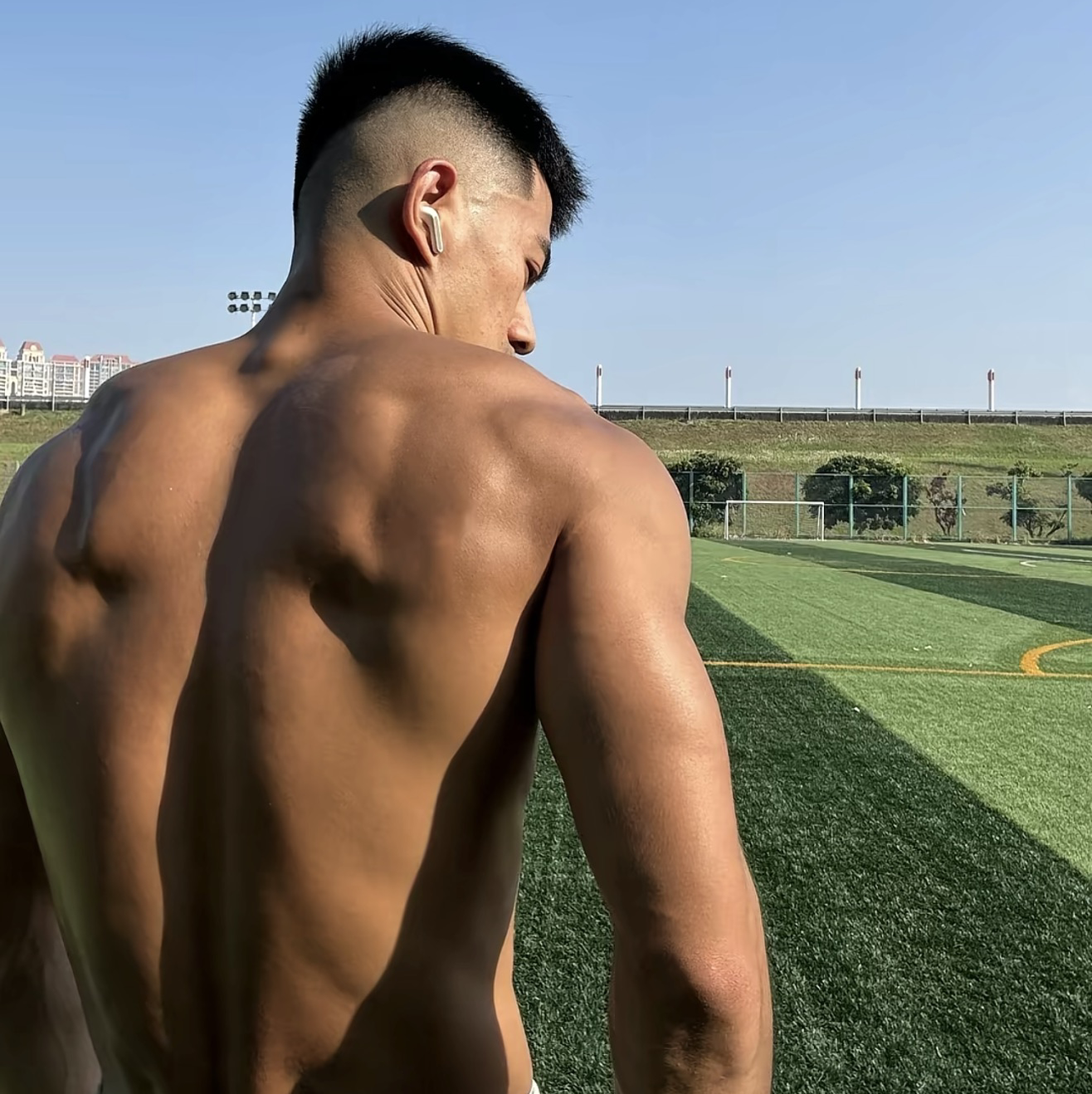 黑皮肌肉体育生