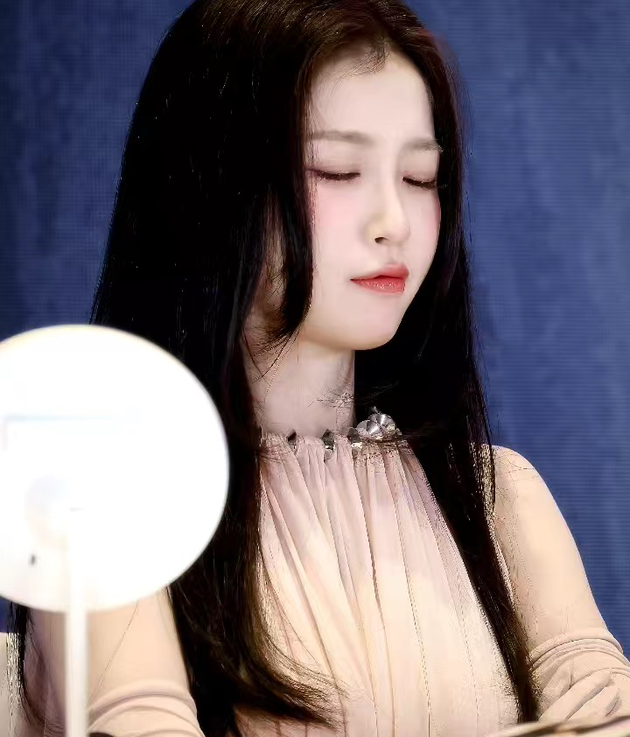 虞爱吃石榴Esther