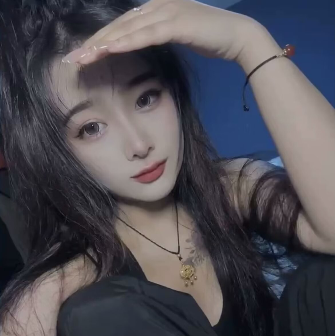 强颜欢笑ᐜ谁难受谁知道