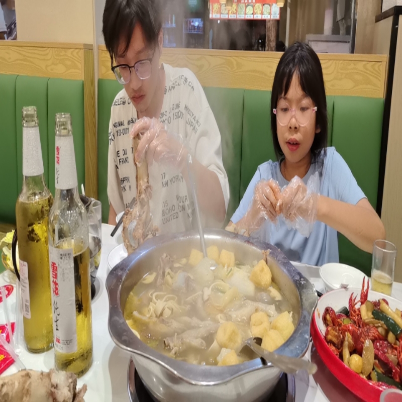 我萌萌和汉清哥哥喜欢外公外婆爸爸妈妈爷爷