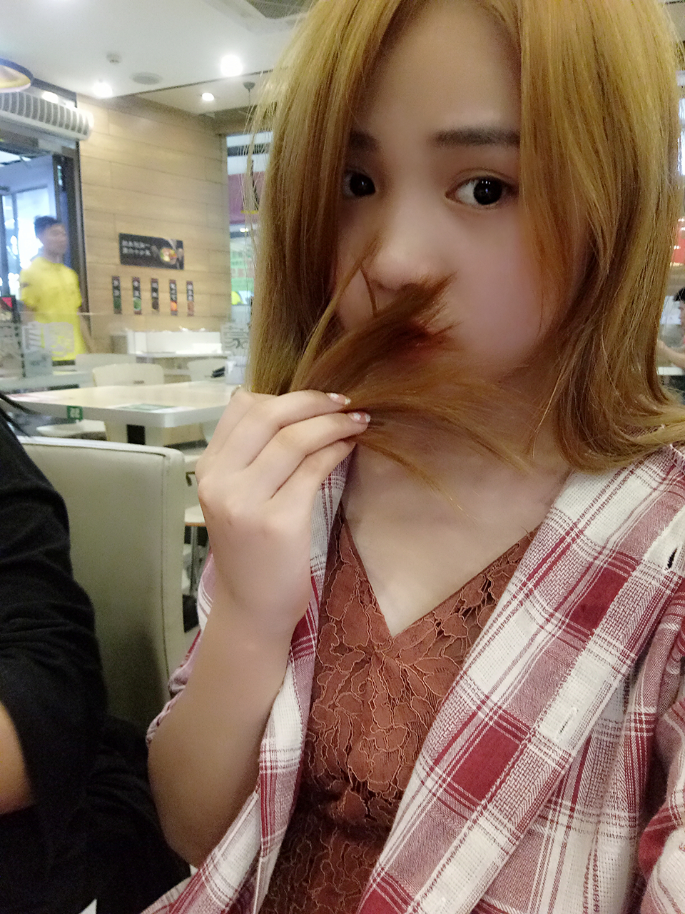 挥着翅膀的女孩