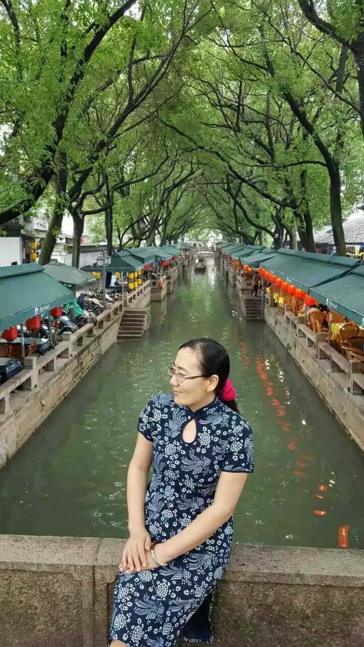 万倾湛蓝